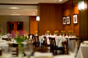Features great New American cooking, is located on the 13th floor of the National Press Building, the main floor of the club, and is open to everyone.